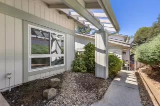 Photo #2: 224095786 Listing