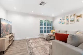 Photo #4: 224095786 Listing