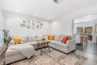 Photo #5: 224095786 Listing