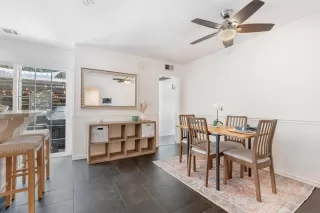 Photo #6: 224095786 Listing