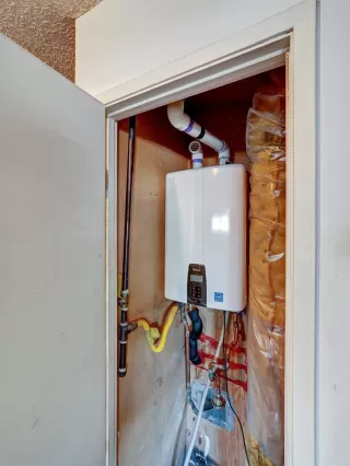 Photo #6: 224095859 Listing