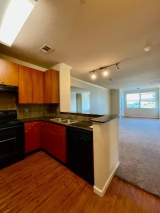 Photo #4: 224096379 Listing