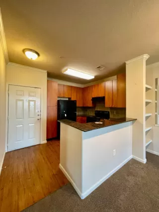 Photo #6: 224096379 Listing