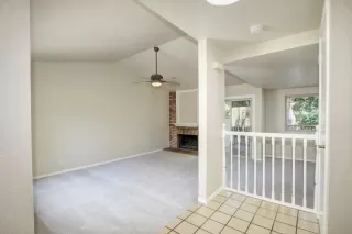 Photo #4: 224096695 Listing