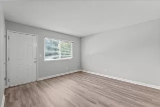 Photo #3: 224098379 Listing