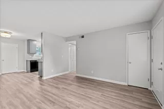 Photo #5: 224098379 Listing