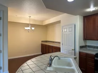 Photo #4: 224099923 Listing