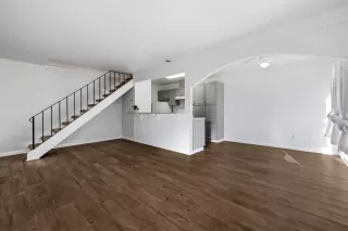 Photo #4: 224100367 Listing