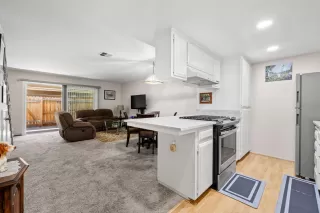 Photo #4: 224100979 Listing