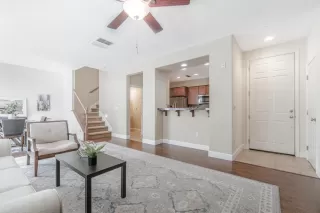 Photo #1: 224102195 Listing