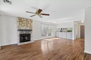 Photo #2: 224102341 Listing