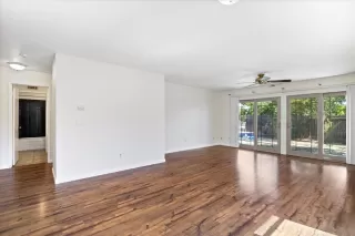 Photo #5: 224102341 Listing