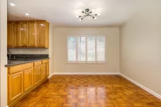 Photo #1: 224104189 Listing