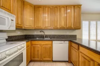 Photo #5: 224104189 Listing