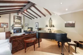 Photo #1: 224104659 Listing