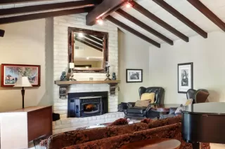 Photo #2: 224104659 Listing