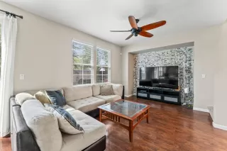 Photo #3: 224105392 Listing