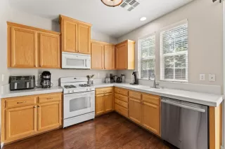 Photo #6: 224105392 Listing