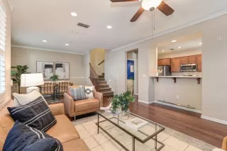 Photo #2: 224105802 Listing