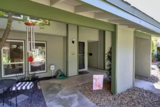 Photo #3: 224107685 Listing