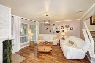 Photo #5: 224107685 Listing