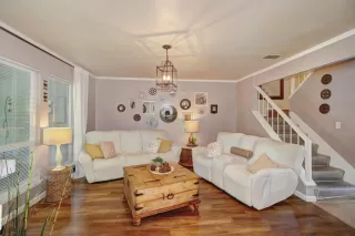 Photo #6: 224107685 Listing