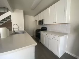 Photo #4: 224108086 Listing