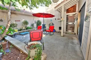 Photo #2: 224109618 Listing