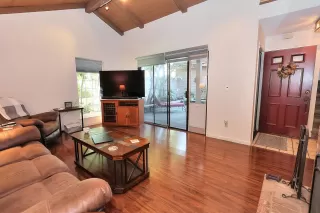 Photo #4: 224109618 Listing
