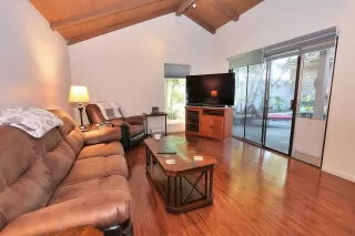 Photo #6: 224109618 Listing