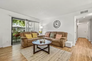 Photo #3: 224109916 Listing