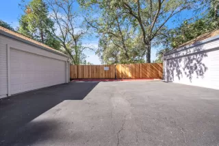 Photo #4: 224110752 Listing