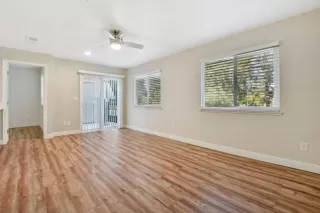 Photo #2: 224110932 Listing