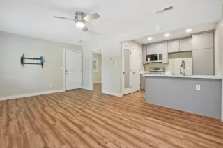 Photo #3: 224110932 Listing