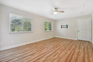 Photo #4: 224110932 Listing