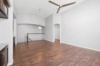 Photo #5: 224113025 Listing