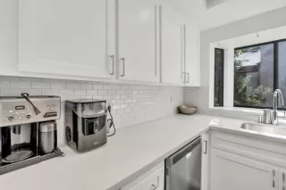 Photo #6: 224117599 Listing