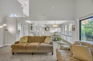 Photo #4: 224118465 Listing