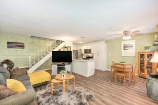 Photo #3: 224118525 Listing