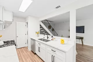 Photo #3: 224119193 Listing