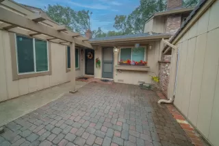 Photo #1: 224122745 Listing