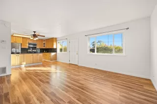 Photo #5: 224123365 Listing