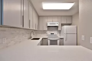 Photo #4: 224123965 Listing