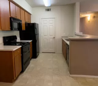 Photo #3: 224125225 Listing