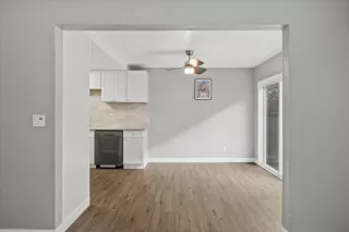 Photo #4: 224125339 Listing