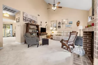 Photo #4: 224127482 Listing