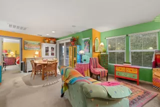 Photo #4: 224127539 Listing