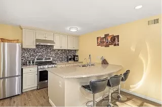 Photo #4: 224127608 Listing 