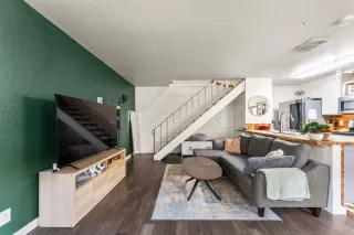 Photo #4: 224127681 Listing