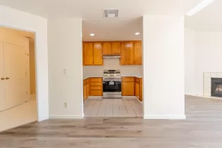 Photo #2: 224132782 Listing